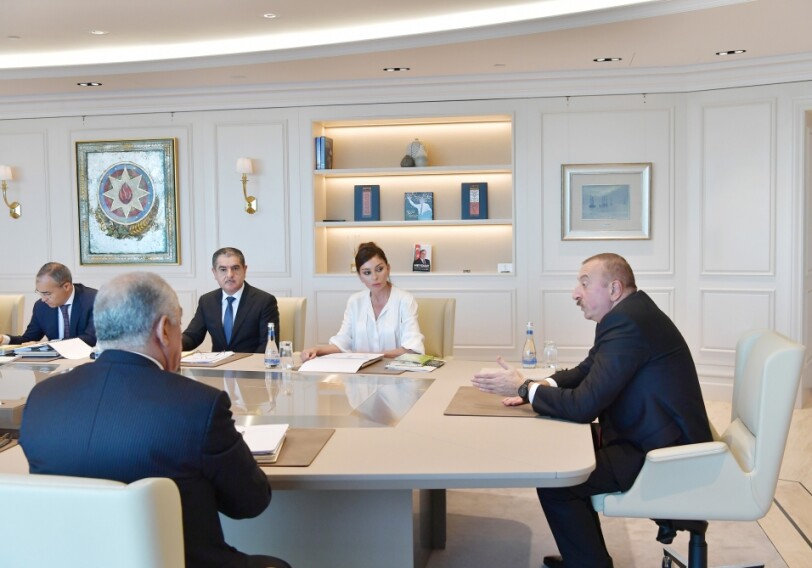 При Президенте Азербайджана прошло экономическое совещание