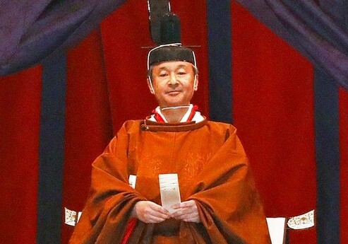 Японский император Нарухито взошел на престол (Фото)