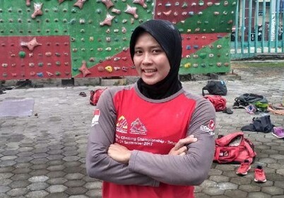 Женщина-паук: индонезийка установила рекорд в скалолазании (Видео)