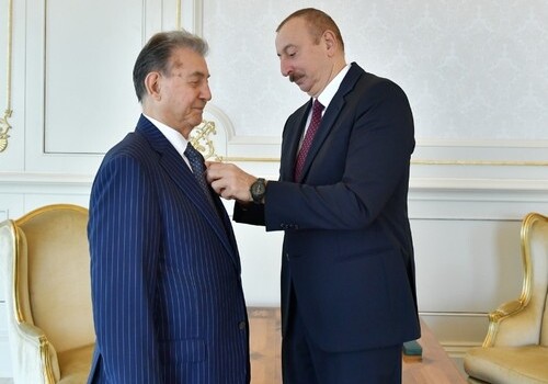Президент Ильхам Алиев вручил Акифу Ализаде орден «Эмек» (Фото-Обновлено)