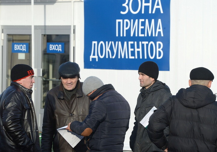 Азербайджанцы, имеющие в России жилье, смогут ставить на миграционный учет своих земляков