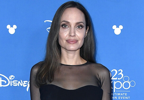 Анджелина Джоли о том, почему удалила обе груди: «Я хотела увидеть, как растут мои дети»