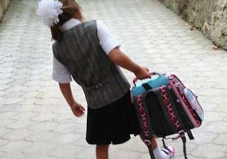 Как правильно выбирать портфель: или о том, почему у школьников такие тяжелые сумки (Видео)