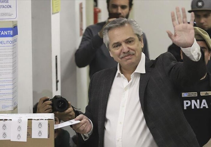 Кандидат от оппозиции побеждает на выборах президента Аргентины