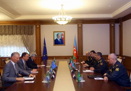 Министр обороны встретился со спецпредставителем Евросоюза (Фото)