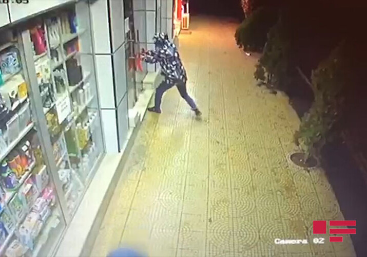 Ограбление магазина в центре Баку попало на видео (Фото-Видео)