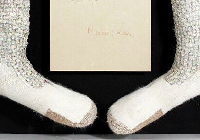 Носки для «лунной походки» Майкла Джексона продадут на аукционе