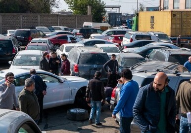 В Армении митингуют импортеры автомобилей, угрожая заблокировать дорогу
