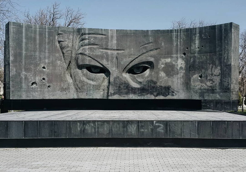 Необычный памятник в Баку: Этого взгляда боятся все… (Фото)