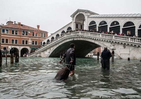 В Венеции введен режим чрезвычайного положения