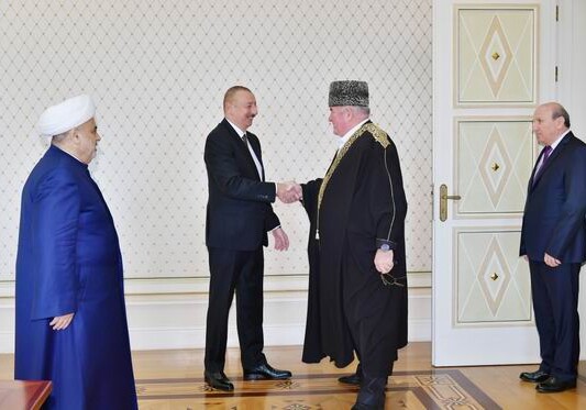Президент Азербайджана Ильхам Алиев принял делегацию в составе группы мусульманских религиозных деятелей (Фото)