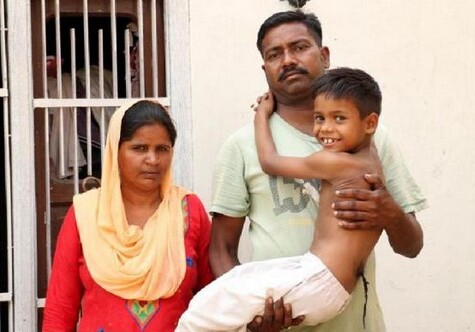 В Индии хвостатого мальчика считают воплощением бога (Видео)
