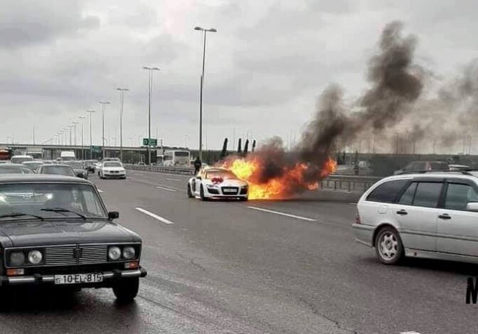 В Баку сгорел свадебный автомобиль (Фото-Видео)