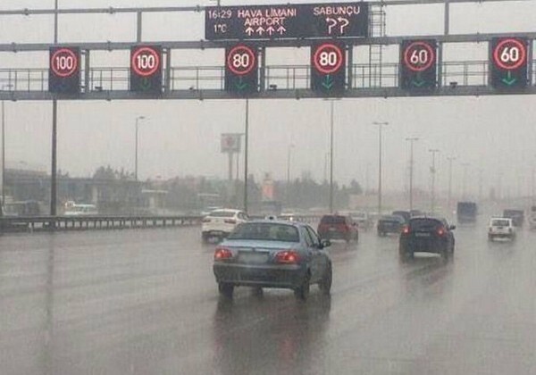 На магистралях Баку снижена максимальная скорость движения