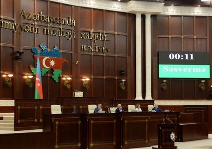 В Милли Меджлисе прошли обсуждения о роспуске парламента (Обновлено)