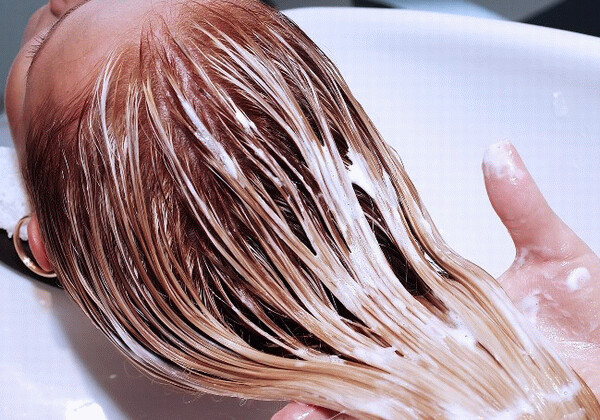 Окрашивание и выпрямление волос грозит женщинам онкологическим заболеванием?