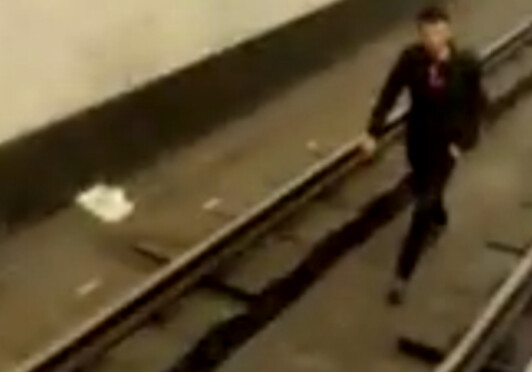 Установлена личность мужчины, бросившегося на рельсы в Бакметрополитене (Видео)