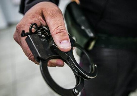 В Баку проглотивший ложку подозреваемый сбежал из больницы в наручниках