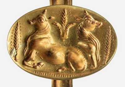 В Греции нашли две гробницы бронзового века, набитые золотом