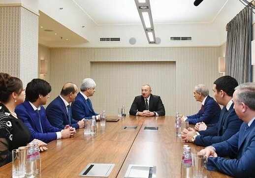 Ильхам Алиев встретился в Петербурге с руководителями организаций диаспоры Азербайджана (Фото-Обновлено)