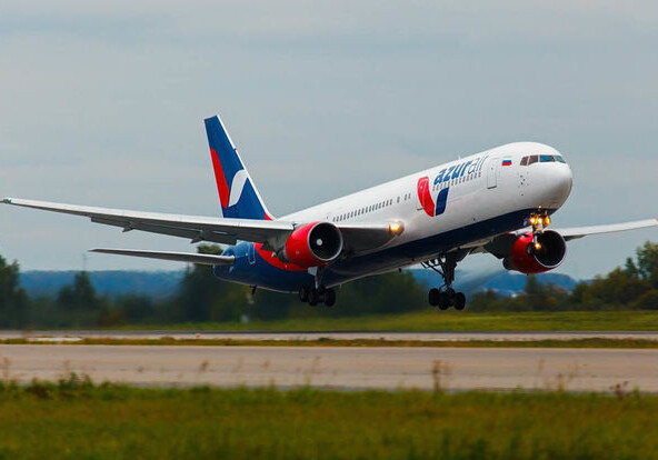 Самолет Azur Air Гоа - Москва запросил посадку в Баку