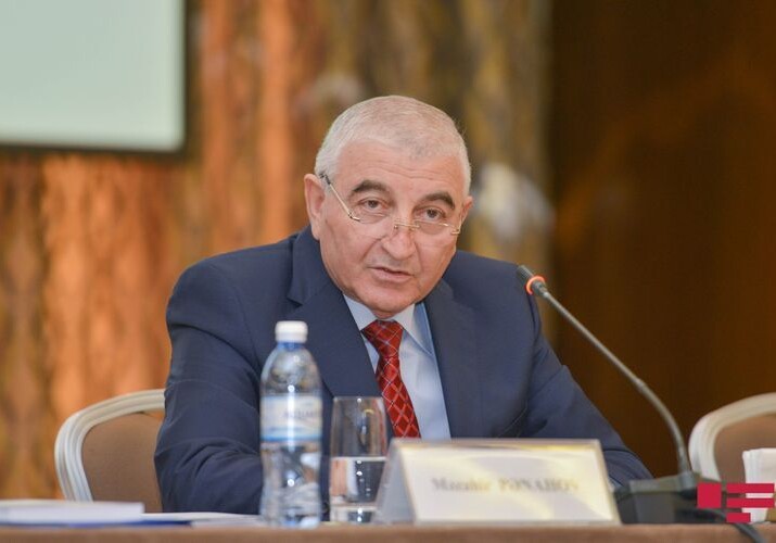 Для участия во внеочередных парламентских выборах в Азербайджане обратились 901 человек