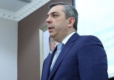 Глава АП Азербайджана и спикер Милли Меджлиса проголосовали на муниципальных выборах