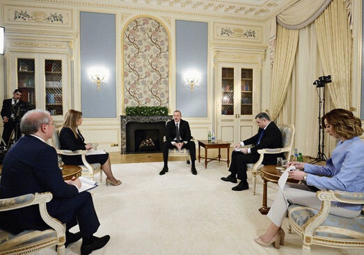 Президент Азербайджана Ильхам Алиев дал интервью местным журналистам - Прямая трансляция (Фото)
