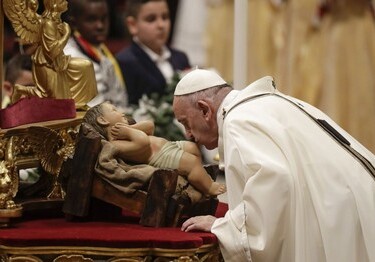 Мир празднует Рождество: Папа Римский отслужил литургию в Ватикане (Фото-Видео)