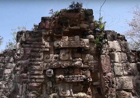 В джунглях Мексики нашли тысячелетний дворец майя (Видео)