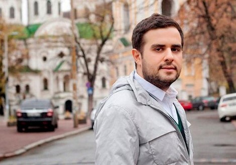 Азербайджанский писатель попал в рейтинг Forbes