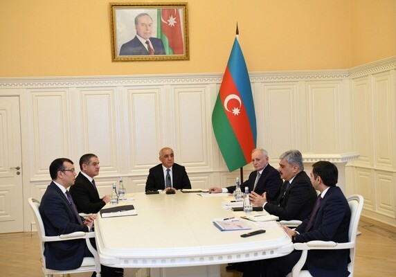 В Кабмине состоялось совещание в связи с поэтапным применением в Азербайджане обязательного медицинского страхования