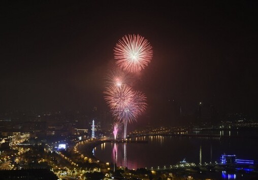 Баку встретил 2020 год грандиозным фейерверком (Фото)