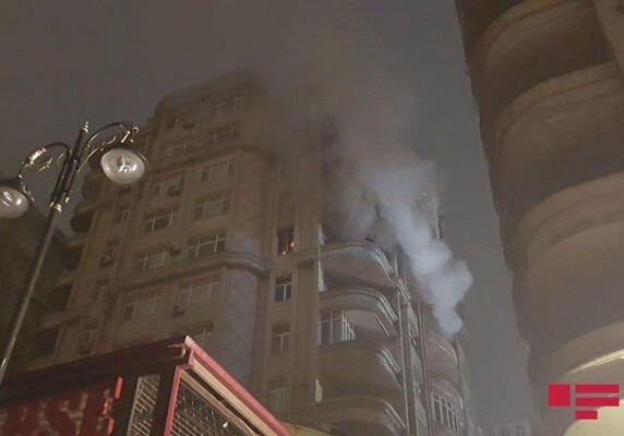 В Баку в высотном доме произошел пожар (Фото-Видео)