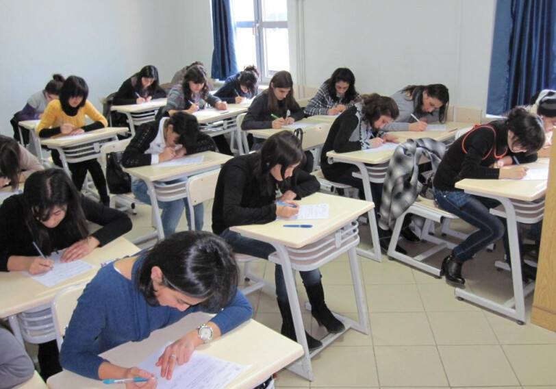 В Баку пройдет экзамен экстерном для желающих досрочно окончить среднюю школу