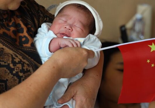 «Бомба замедленного действия»: рождаемость в Китае упала до минимума за 70 лет
