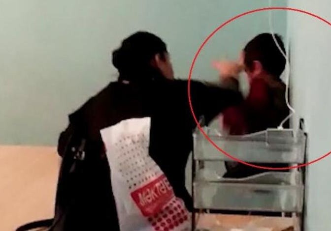 Воспитательница, поднявшая руку на ребенка в детдоме в Баку уволена (Видео)