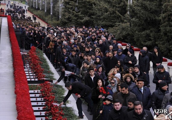 Азербайджанский народ чтит память шехидов «Черного Января» (Фото)