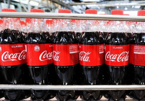 Coca-Cola продолжит использовать пластиковые бутылки - Объяснения компании