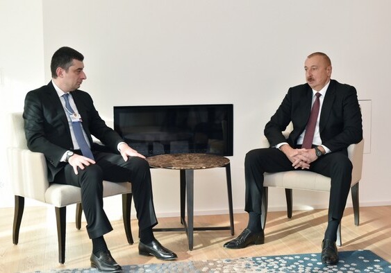 Президент Азербайджана встретился в Давосе с премьер-министром Грузии