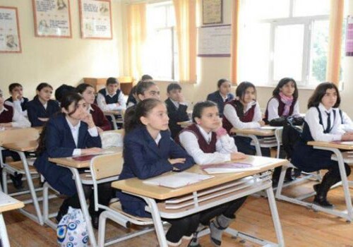 Азербайджанские школьники ушли на зимние каникулы