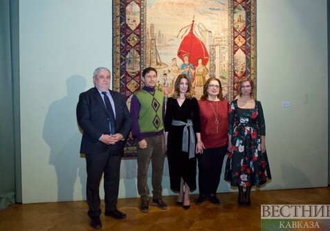 Азербайджанские ковры демонстрируются на выставке в Москве (Фото)