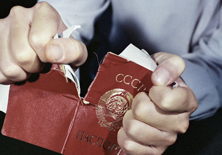 Проблема советских паспортов все еще актуальна, но люди вправе распрощаться с ними