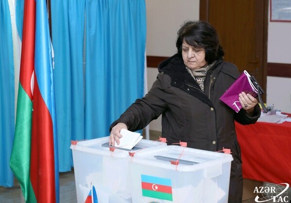 К 10:00 на выборах в Азербайджане проголосовало 12,57% избирателей (Фото)