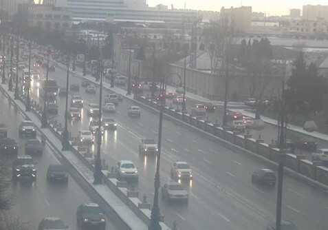 Начавшийся этой ночью снегопад не повлиял на ситуацию на дорогах Баку – БТА