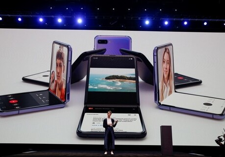 Samsung представила Galaxy Z Flip со складным экраном (Фото-Видео)