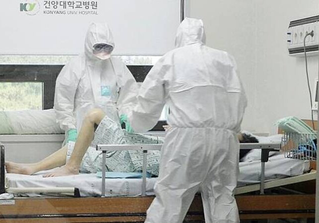 Коронавирус в Китае унес жизни 1368 человек