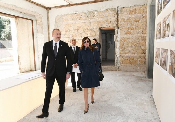Президент Ильхам Алиев и первая леди Мехрибан Алиева ознакомились со зданием Азербайджанского культурного центра в Риме (Фото)