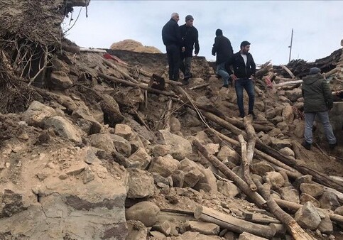 На востоке Турции 9 человек погибли при землетрясении (Видео)