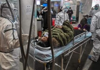 В Китае число жертв коронавируса достигло 2592 человек
